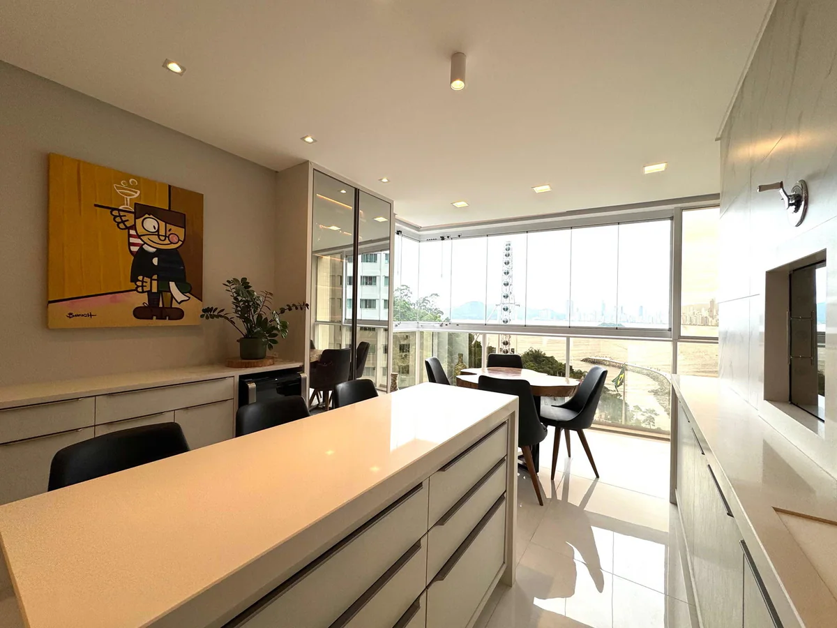 Apartamento em Pioneiros, Balneário Camboriú — foto 1