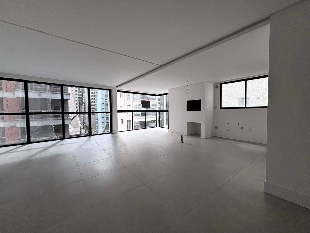 Apartamento em Meia Praia, Itapema — foto 1